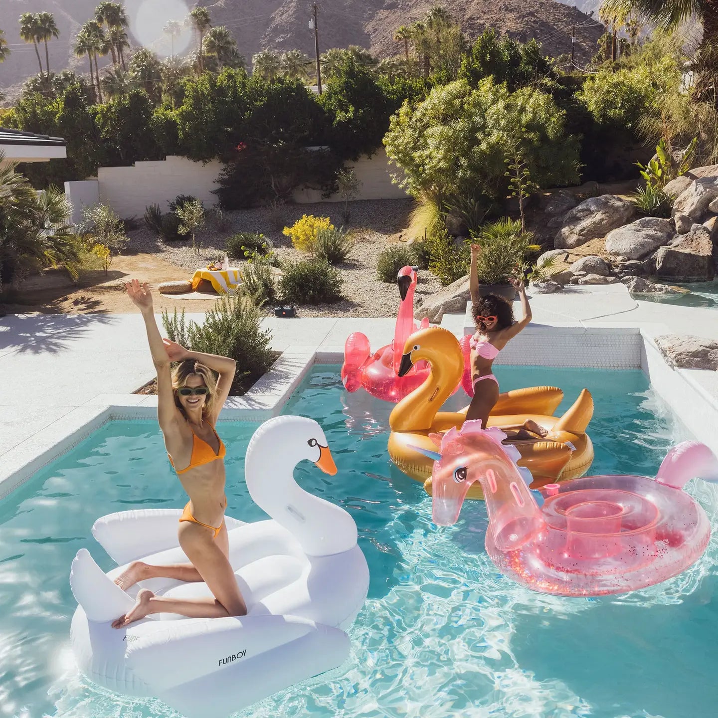 FUNBOY White Swan Pool Float
