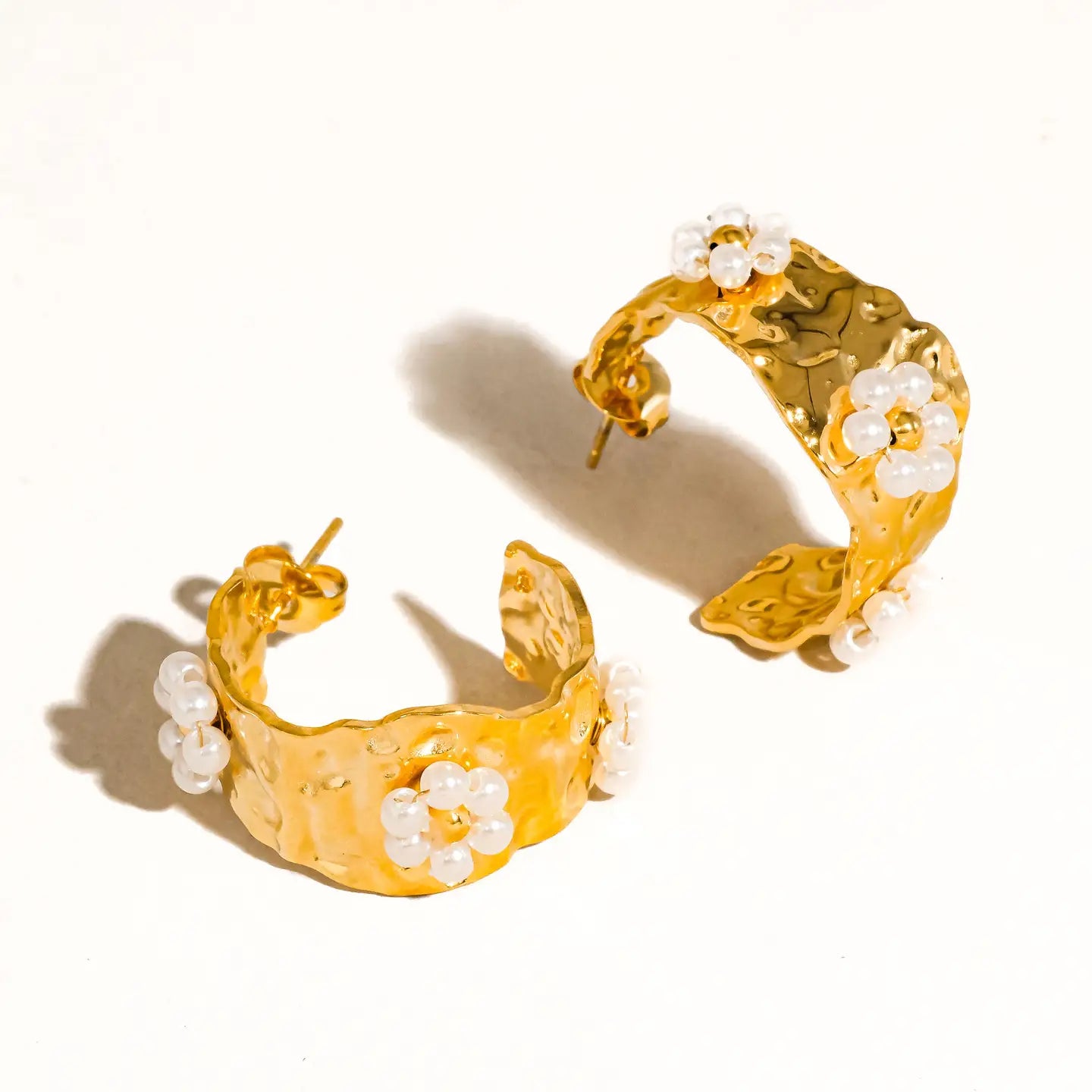 Charme Vintage Floral Hoop Earring