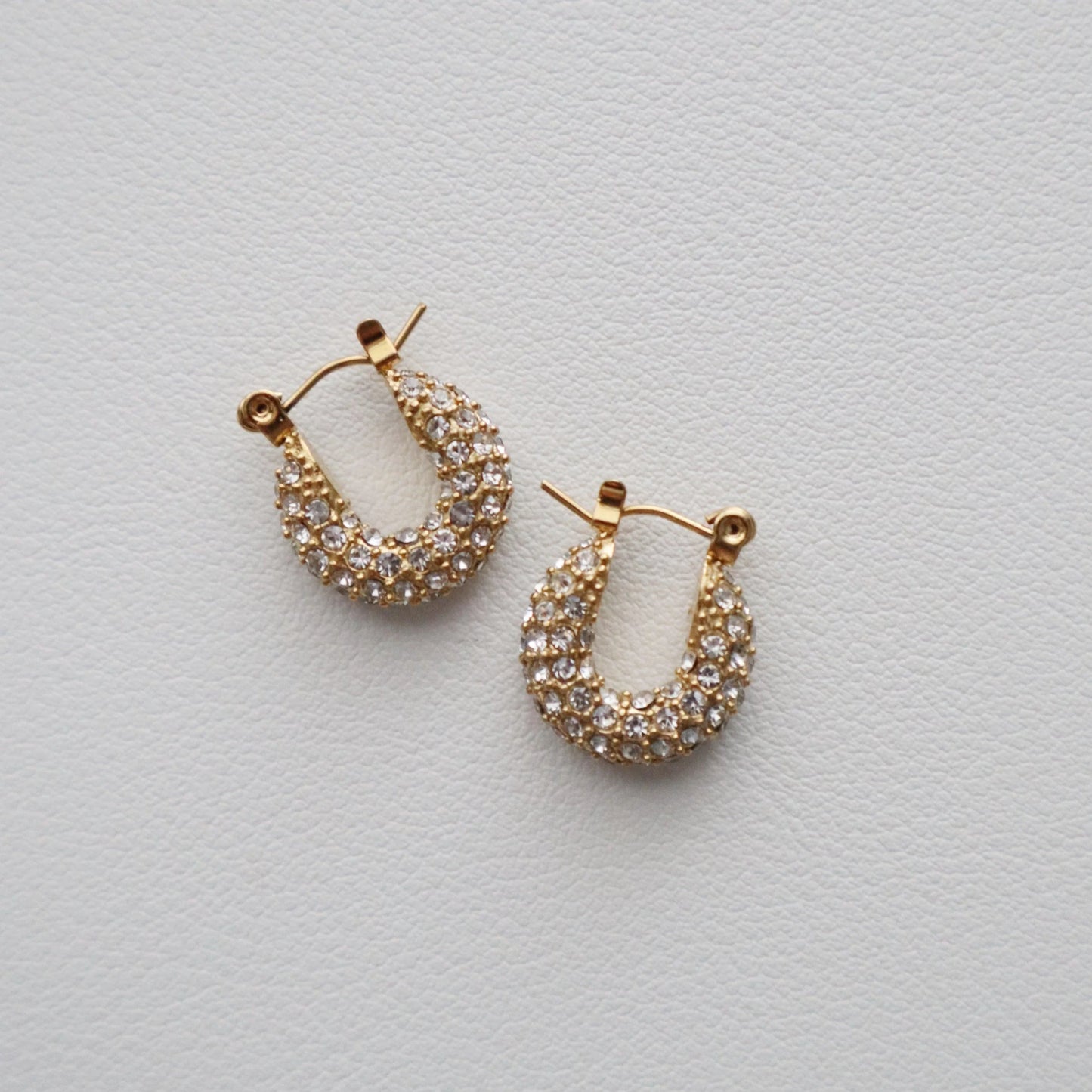 Aria Pave Hoops