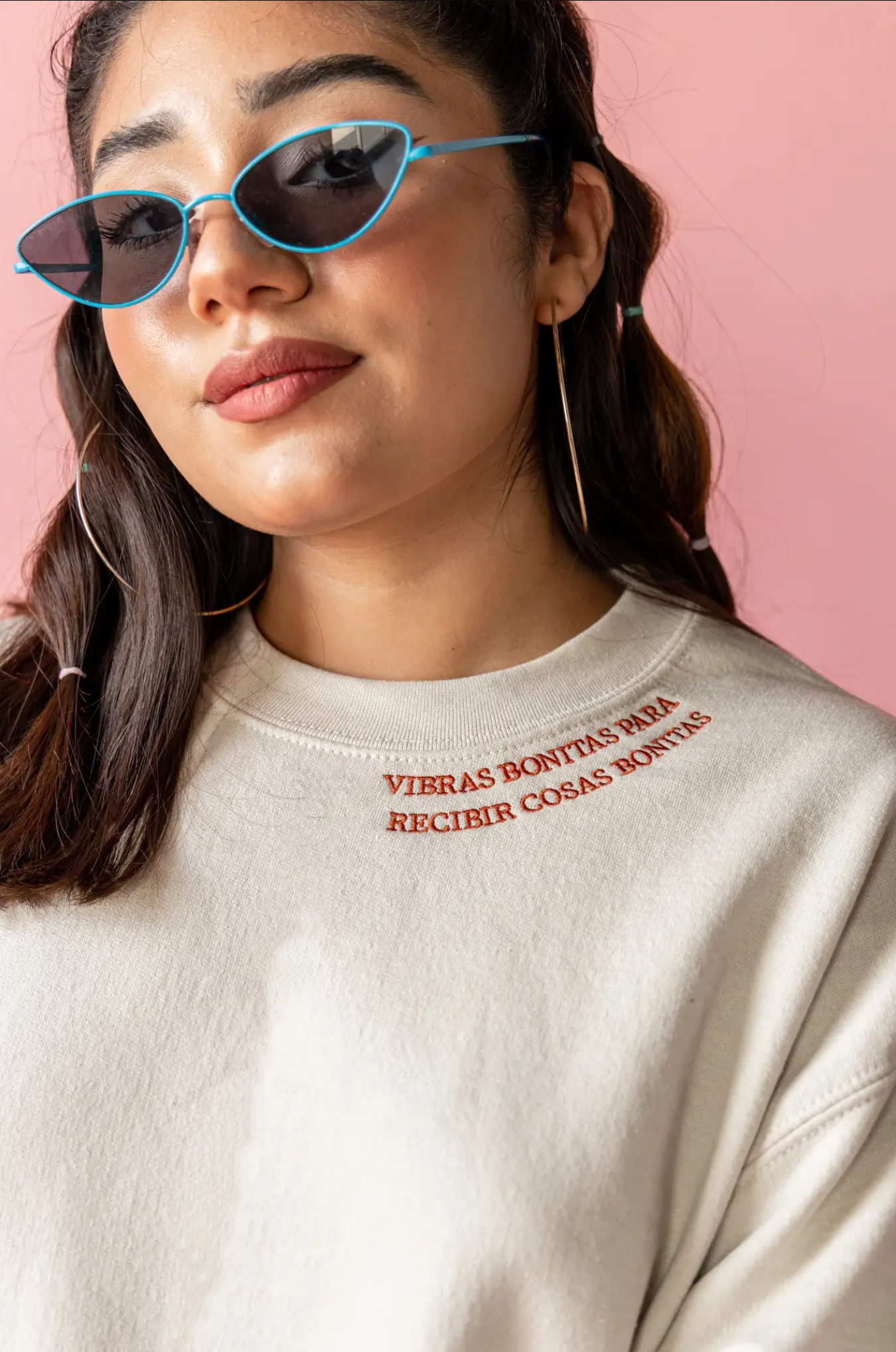 Vibras Bonitas (Beautiful vibes to attract beautiful things) Embroidered Sweatshirt