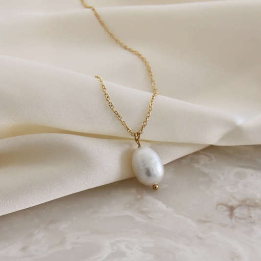 Pearl Pendant Necklace by MAIVE