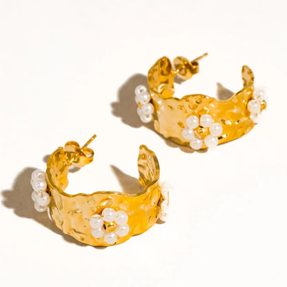 Charme Vintage Floral Hoop Earring