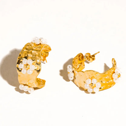 Charme Vintage Floral Hoop Earring